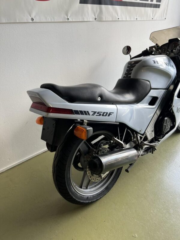 Honda VFR 750 F - Billede 3